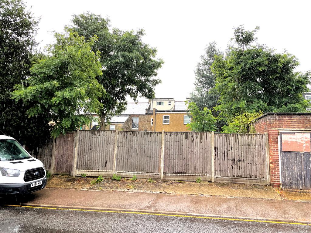 Land to the Rear of 22 Forest Drive East, Leytonstone Land £20,000