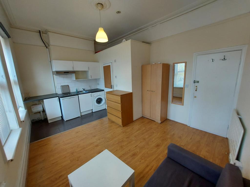 A bright and well presented self contained studio