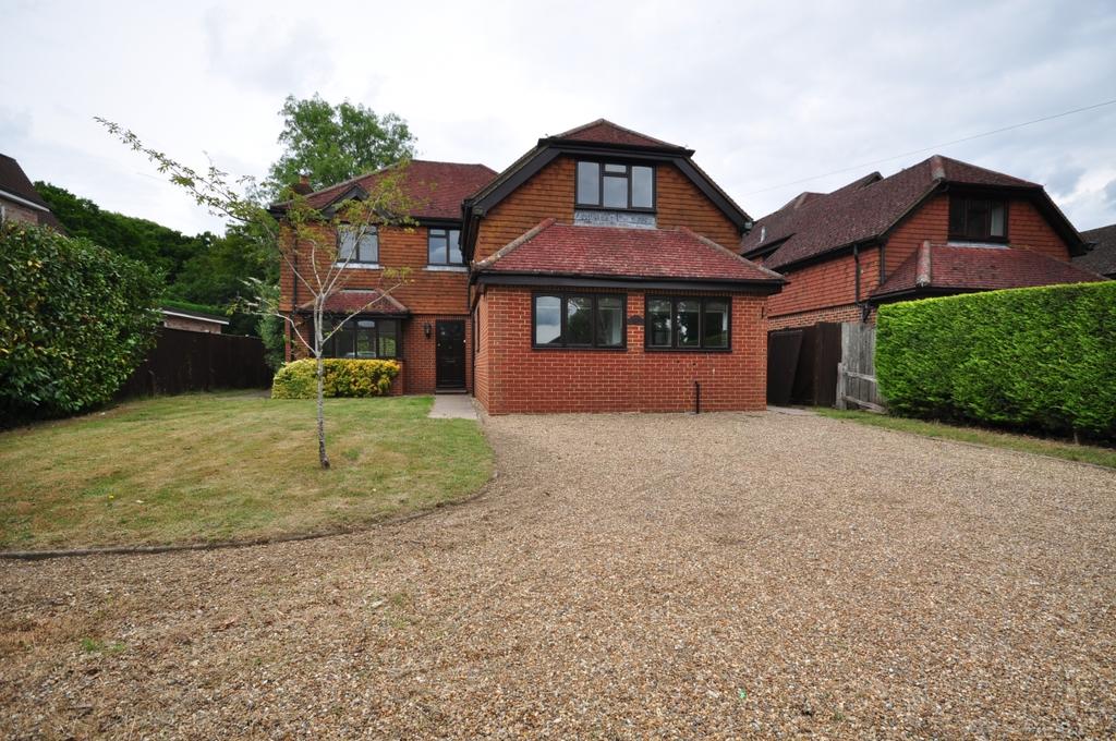 Langham Road Robertsbridge TN32 4 bed detached house £2,350 pcm (£542 pw)