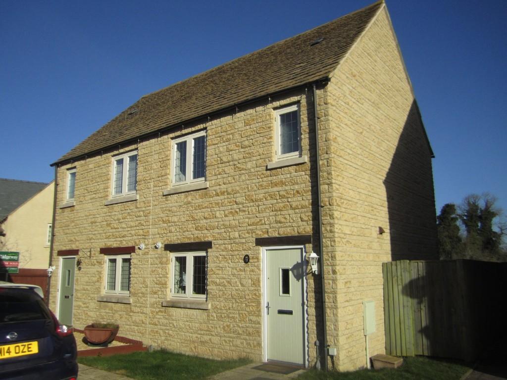 The Wern, Lechlade 2 bed semidetached house £995 pcm (£230 pw)