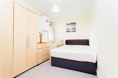 2 bedroom flat to rent, High Road, Tottenham, London, N15