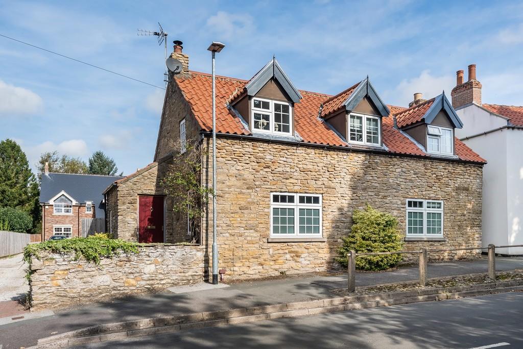 Spring Road, Market Weighton 3 bed detached house £325,000