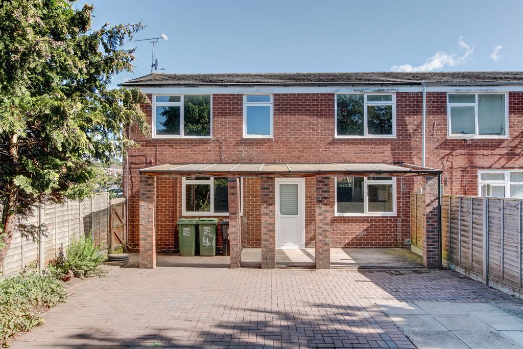 Close, Matchborough West, Redditch B98 0EU 3 bed end of terrace