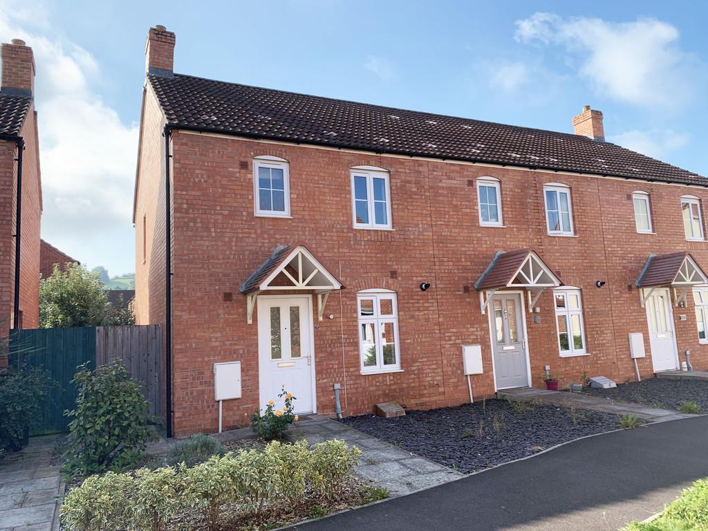 Compton Close, Glastonbury 3 bed end of terrace house £900 pcm (£208 pw)