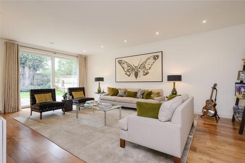 2 Carlile Place, Richmond, TW10 6GU