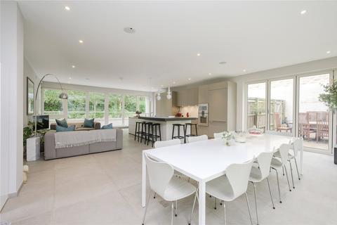 2 Carlile Place, Richmond, TW10 6GU