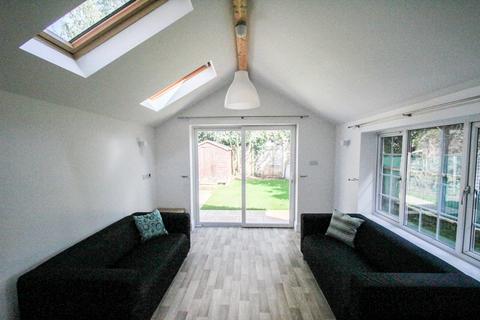 6 bedroom detached house to rent, Modern Student House on Nortoft Road