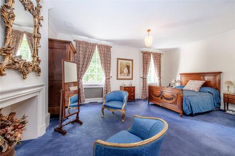 24 Connaught Square, London, W2 2HL
