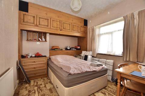33 Moremead Road, London, SE6 3LR