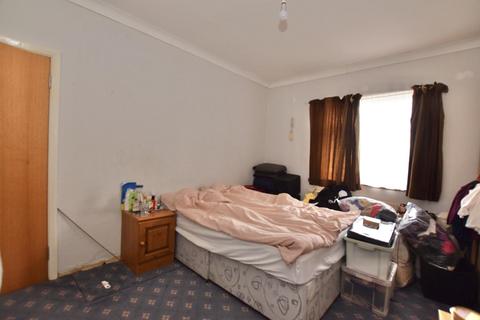 33 Moremead Road, London, SE6 3LR