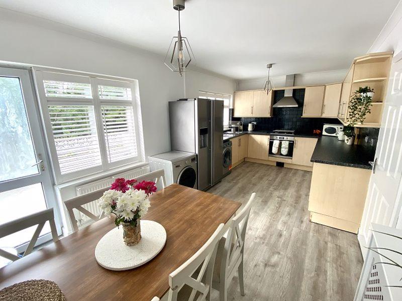 25 Highfields, Brackla, Bridgend... 4 bed detached house £250,000