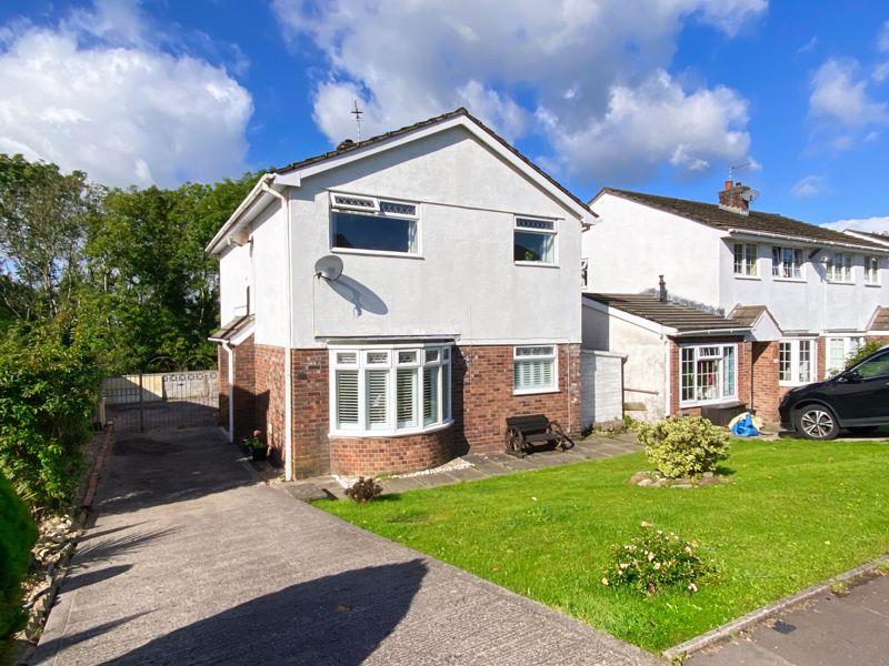 25 Highfields, Brackla, Bridgend, CF31 2PA 4 bed detached house £250,000