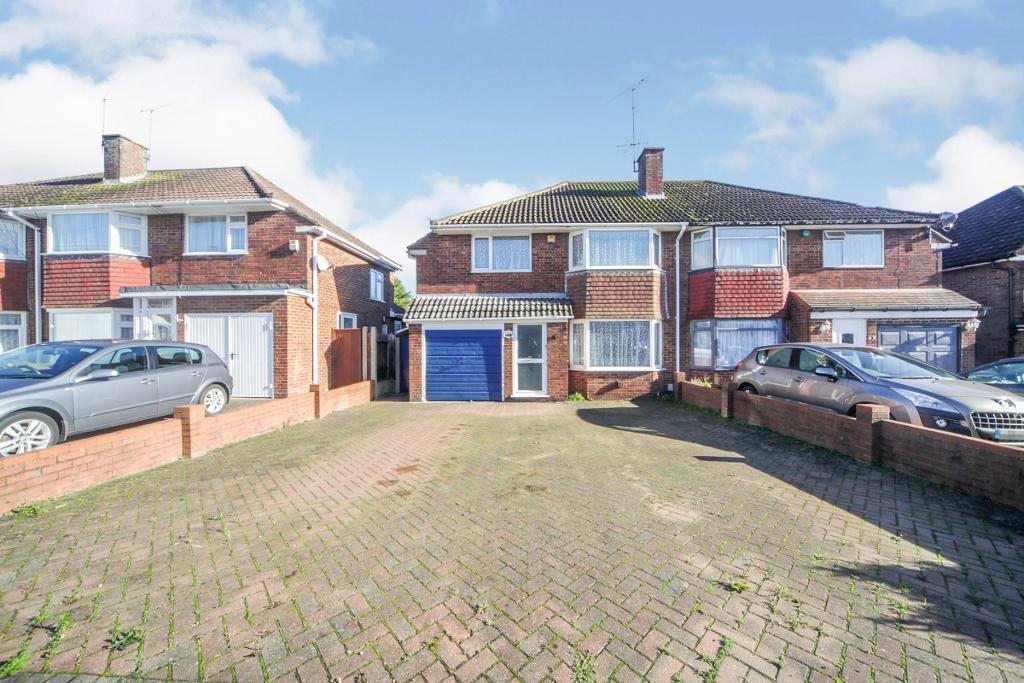 Mount Grace Road, Putteridge, Luton, Bedfordshire, LU2 8EW 3 bed semidetached house £385,000