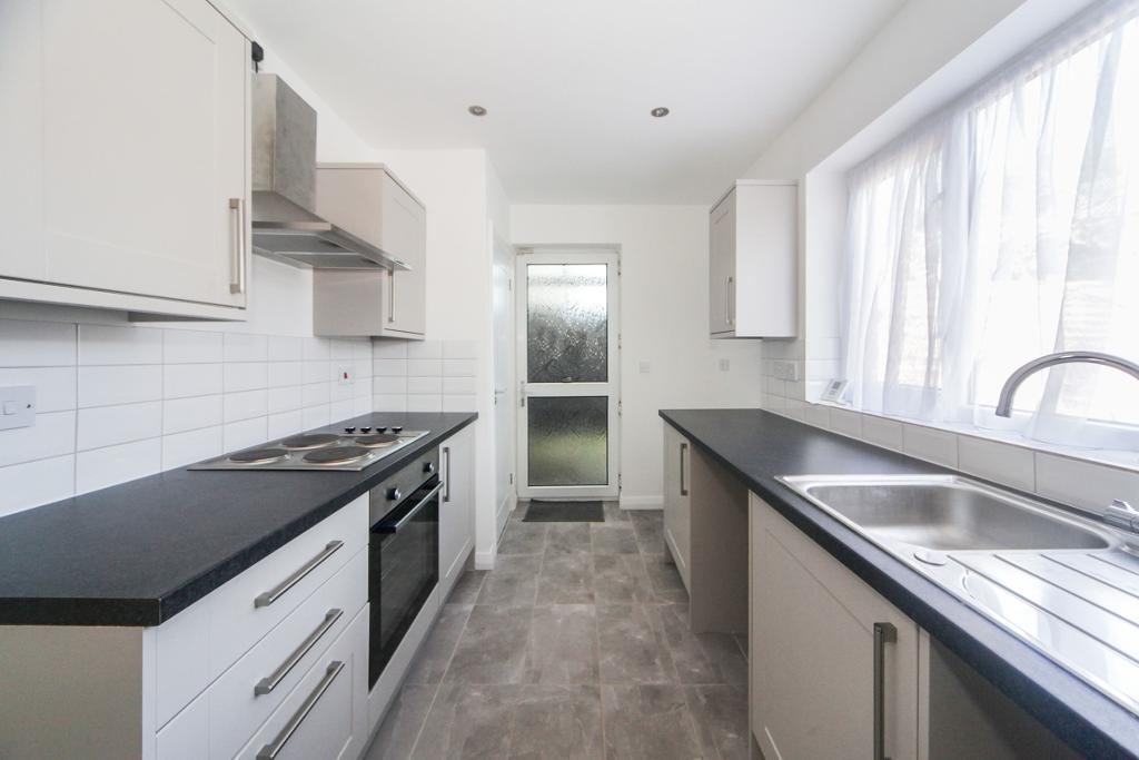 Mount Grace Road, Putteridge, Luton, Bedfordshire, LU2 8EW 3 bed semi