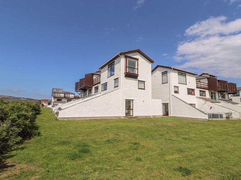 deganwy beach, deganwy 2 bed apartment £234,999