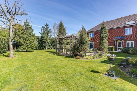 1 bedroom retirement property for sale, 545 Limpsfield Road, Warlingham, Surrey, CR6 9DX