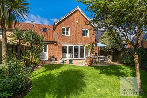 4 bedroom detached house for sale, Petersfield Drive, Norwich NR12