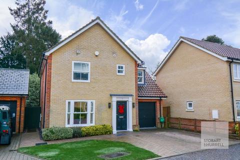 4 bedroom detached house for sale, Petersfield Drive, Norwich NR12