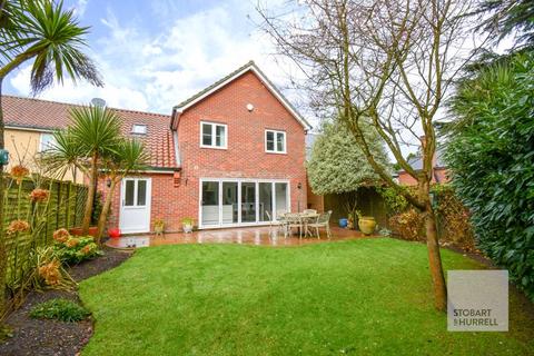 4 bedroom detached house for sale, Petersfield Drive, Norwich NR12