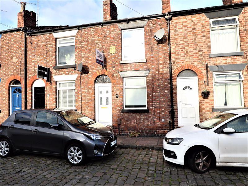 Lyon Street, Macclesfield 2 bed terraced house £140,000