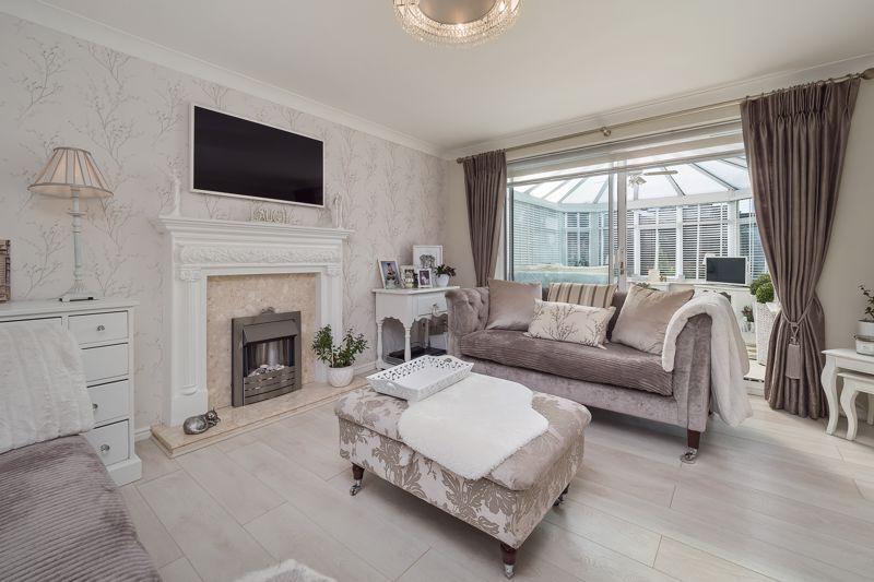 Oakfield Grove, Biddulph. ST8 6UH 4 bed detached house £390,000