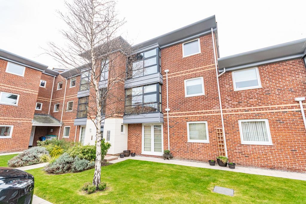 Bailey Avenue, Lytham St Annes, FY8 2 bed apartment £145,000