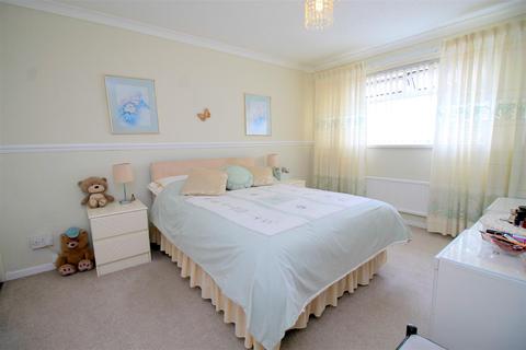 3 Blenheim Close, Barry, CF62 8AN