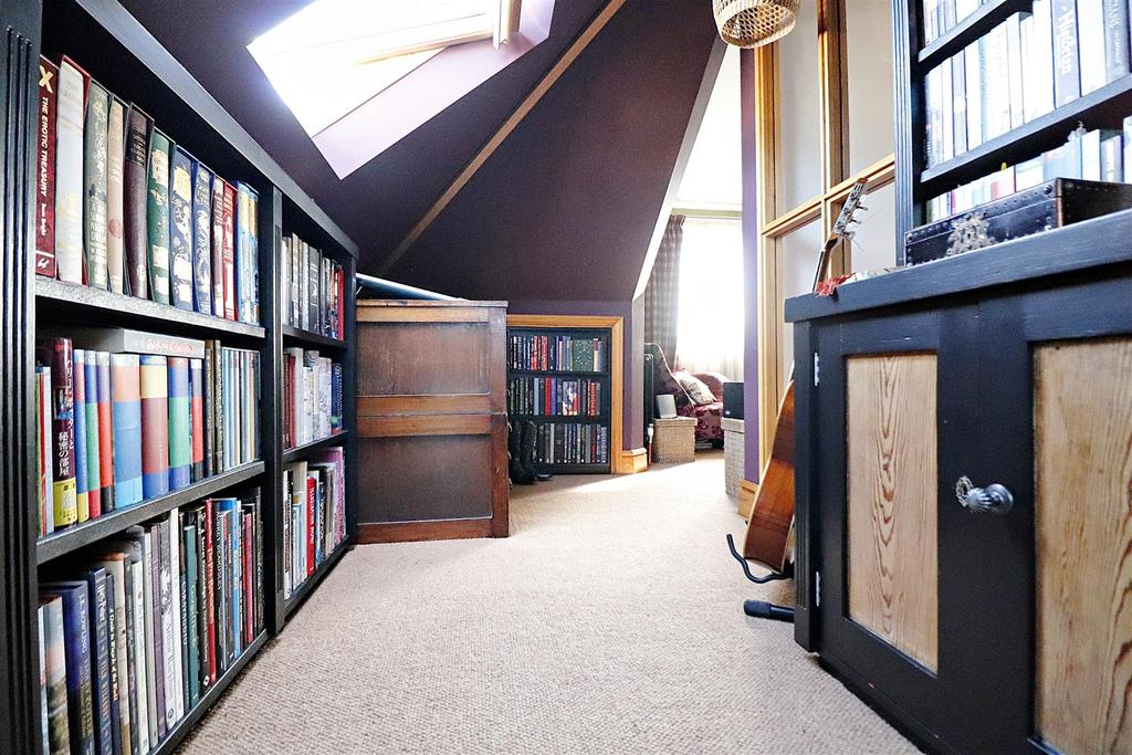 Bedroom/study