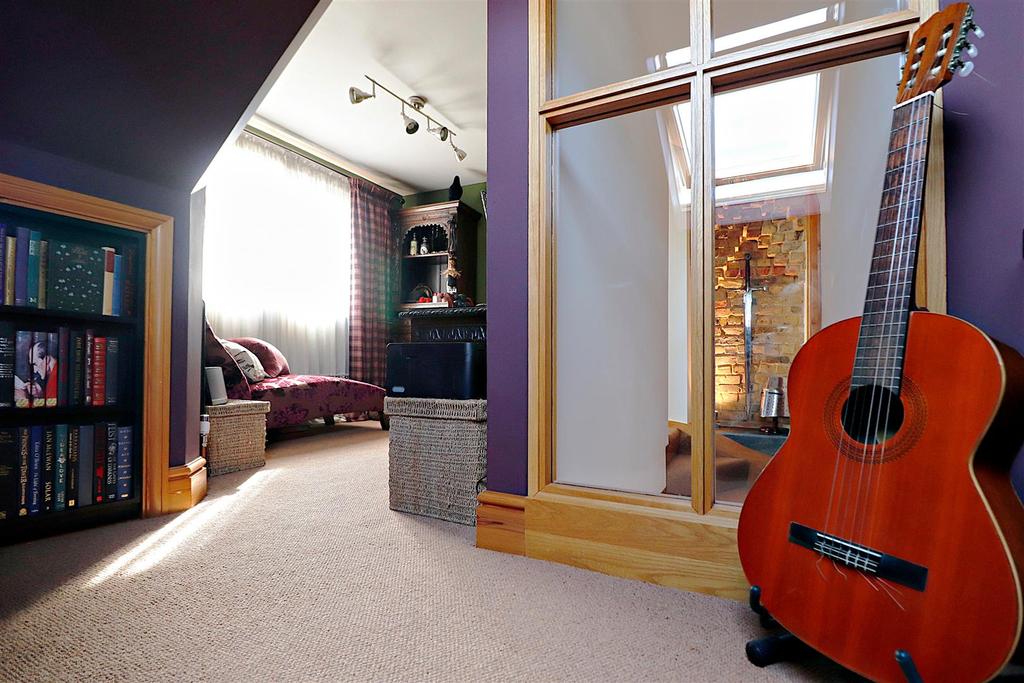 Bedroom/study