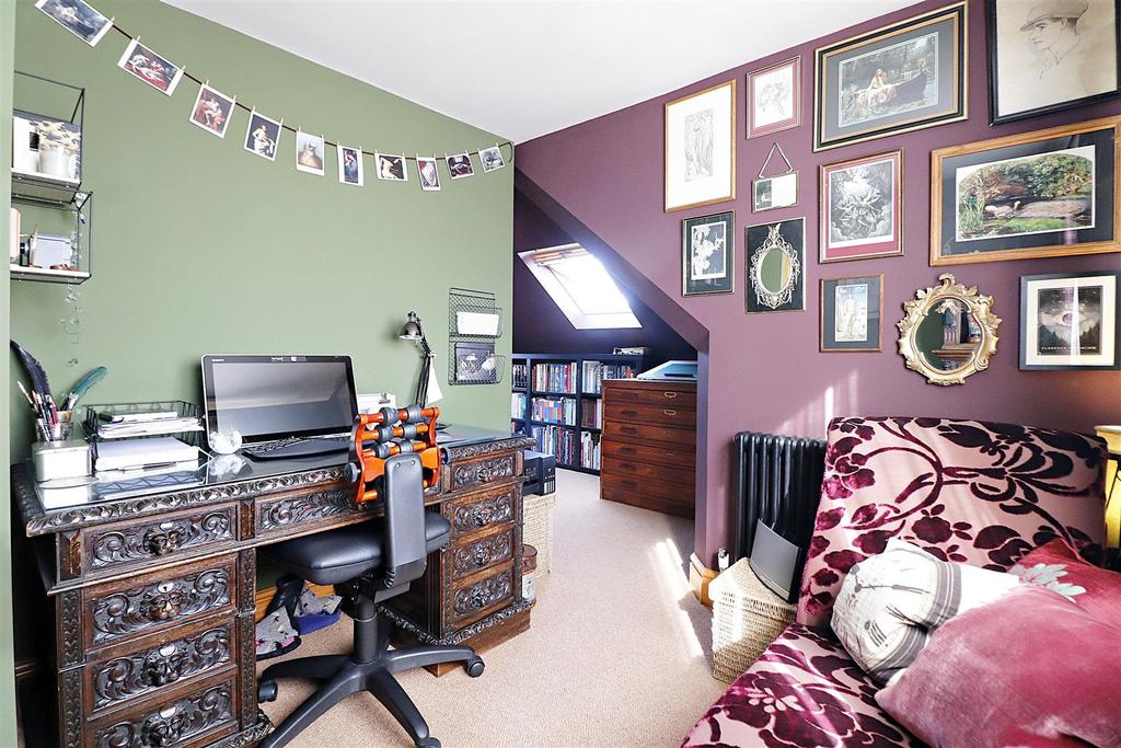 Bedroom/study