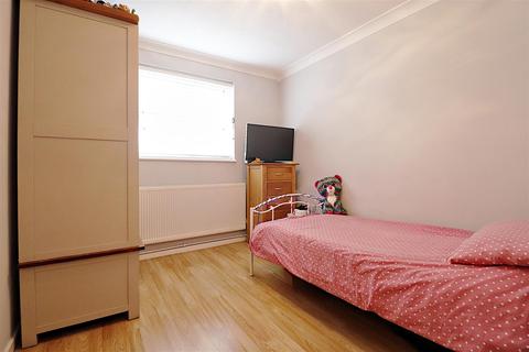 60 Parish Gate Drive, Sidcup, DA15 8TH