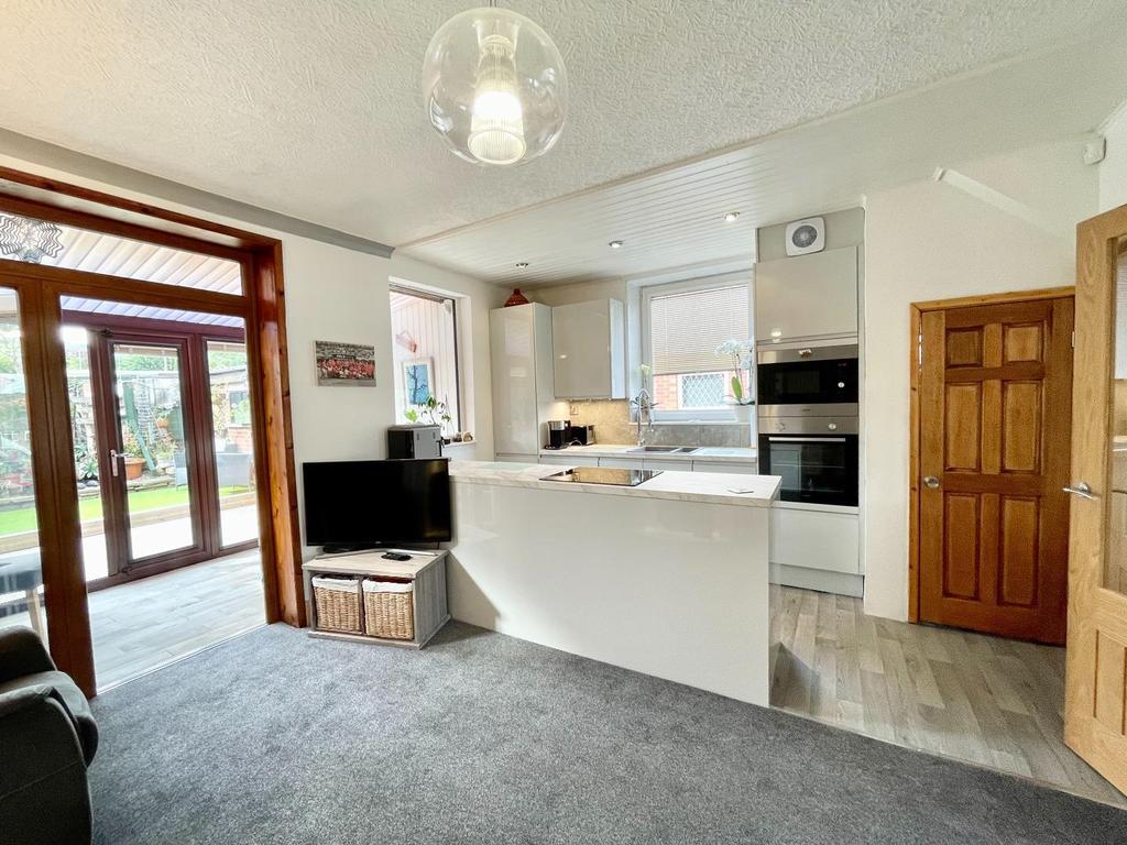 Dining kitchen