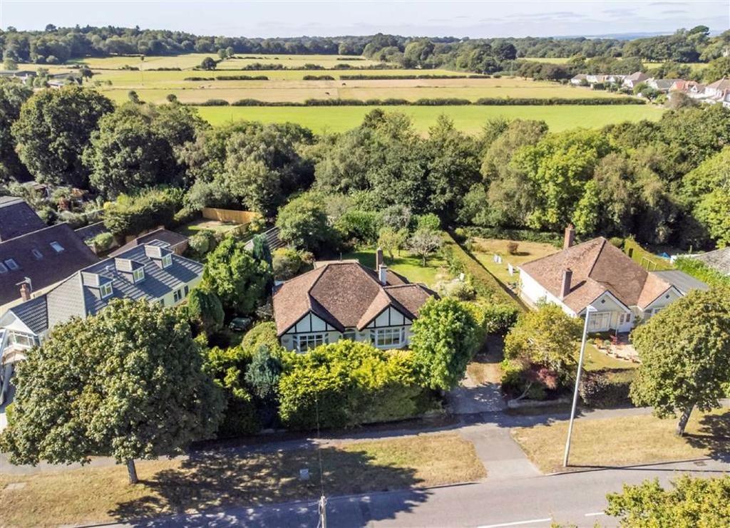 Gravel Hill, Wimborne, Dorset 4 bed detached bungalow £575,000
