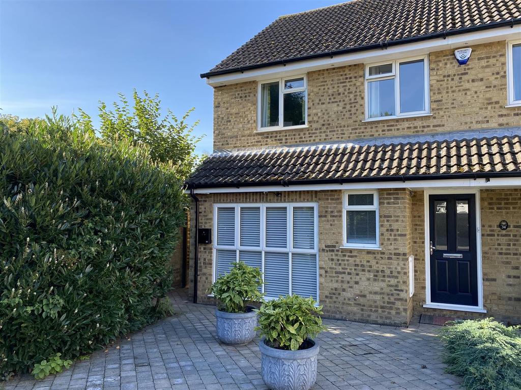 Shepherds Gate, Hempstead, Gillingham 1 bed flat £895 pcm (£207 pw)