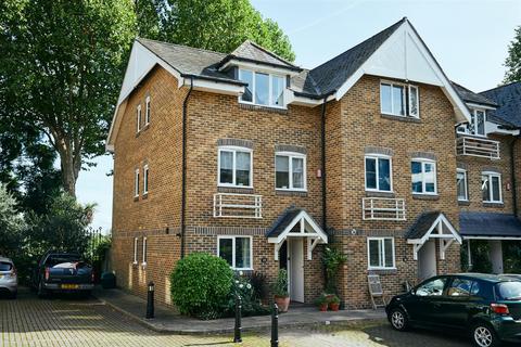 25 Thames Close, Hampton, TW12 2ET