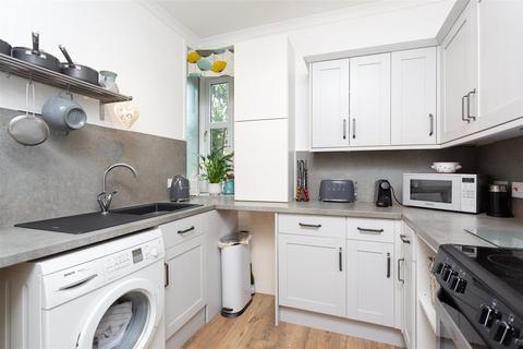 8c Barossa Place, Perth, PH1 5HG
