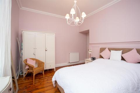 8c Barossa Place, Perth, PH1 5HG