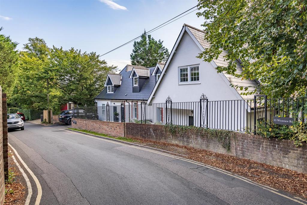 3, 25 Westview Road Low Res - 0040 - JHG8055 -.jpg