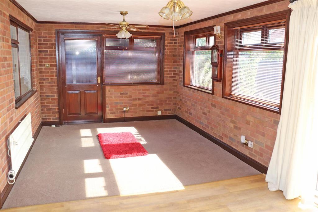 Sitting / dining area