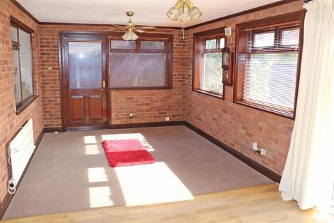 16 Cheviot, Wilnecote, Tamworth, B77 4JR