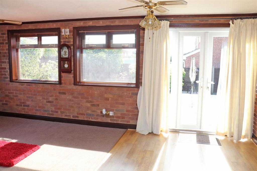 Sitting / dining area