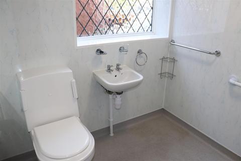 16 Cheviot, Wilnecote, Tamworth, B77 4JR