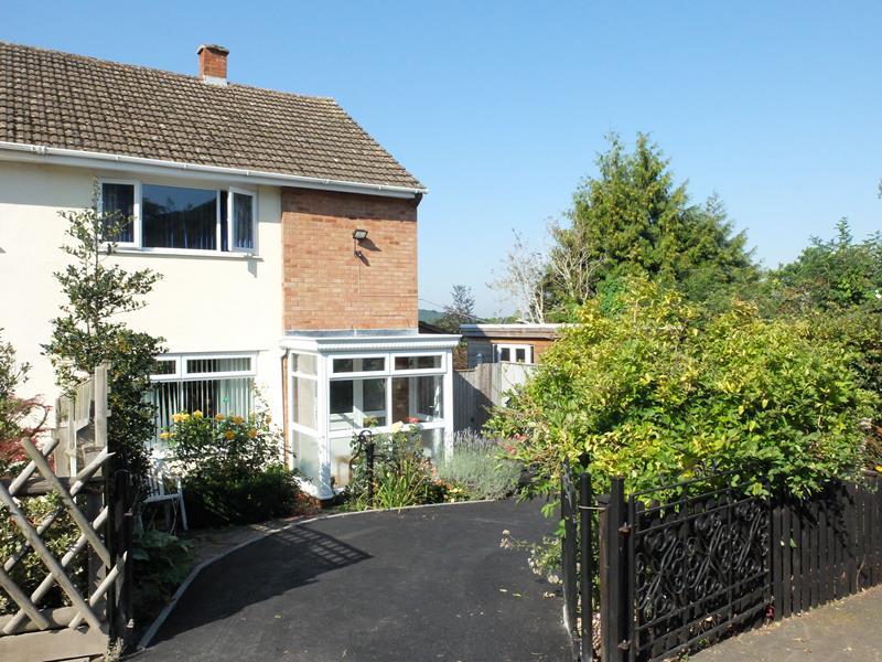 Knapp Close, Ledbury, Herefordshire, HR8 1AW 3 bed semidetached house