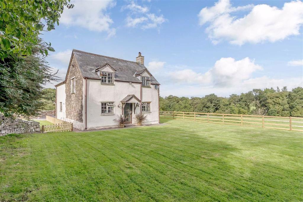 Newport Road, New Inn, Torfaen 3 bed detached house £375,000