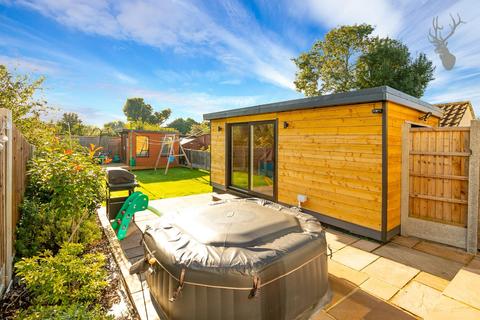 20 Orchard Drive, Theydon Bois, Epping, CM16 7DJ