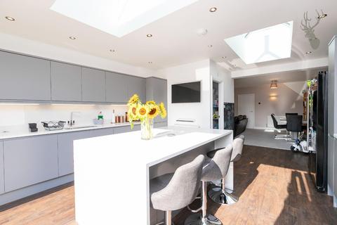 20 Orchard Drive, Theydon Bois, Epping, CM16 7DJ