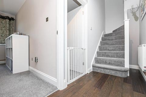 20 Orchard Drive, Theydon Bois, Epping, CM16 7DJ