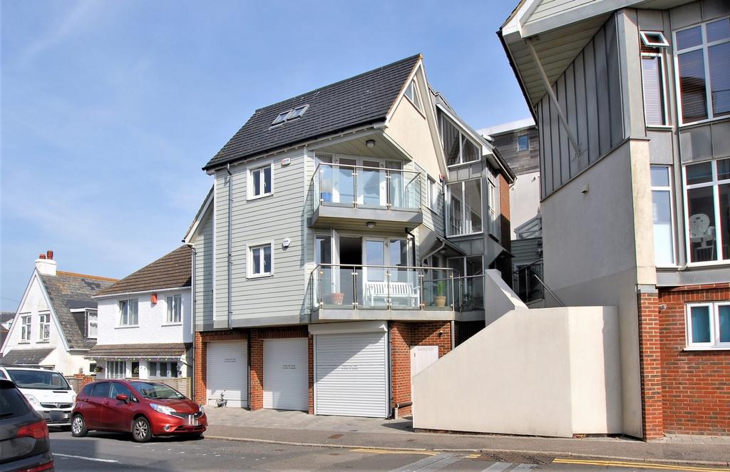 West Parade, Hythe, CT21 3 bed apartment £450,000