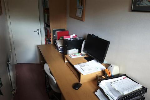 10 Cobham Close, Wallington, SM6 9DS