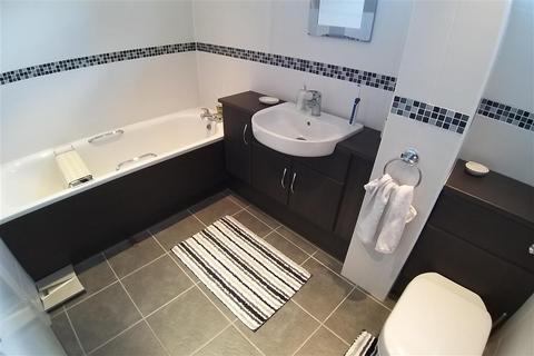 10 Cobham Close, Wallington, SM6 9DS